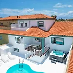 Βίλα Veaco With Jacuzzi And Private Pool